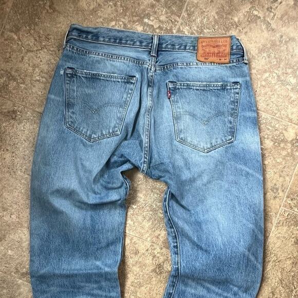 Levis 501 men’s size 36 X 34, distressed - Picture 5 of 6